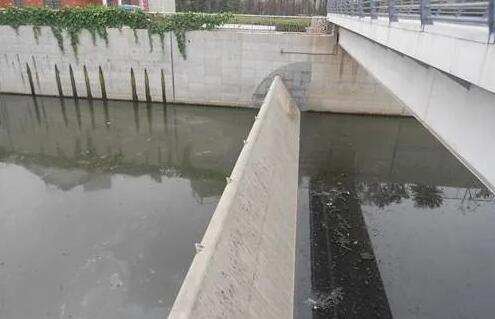 钢坝闸门